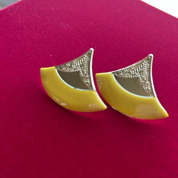 Vintage Modernist Gold and Yellow Enamel Fan Sculptural Statement Earrings - Picture 7 of 16